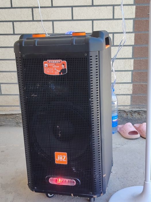 Jbz Katta kalonka sotiladi chiqarishi udar 2 ta mikrafon bor ishlaydi