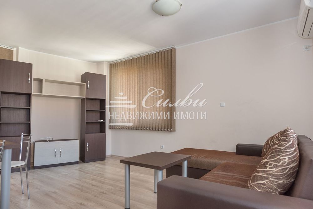 Дава се под наем Двустаен апартамент в Шумен, Център - 76 кв.м за 357 € - Снимка #3