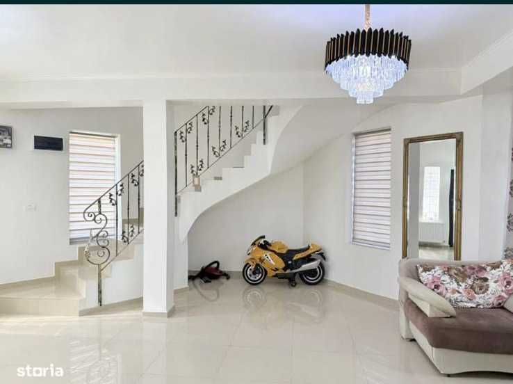 Vilă spațioasă de închiriat | 3 etaje | 4 dormitoare | piscină