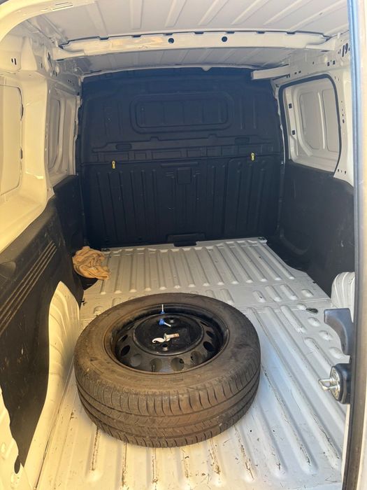 Пежо Партнер 2021 година 1.2 турбо с газова уредба