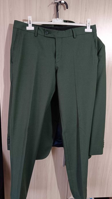 Продава се мъжки костюм Teodor