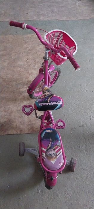 Продам детский велосипед на 6-9л +подарок мотик