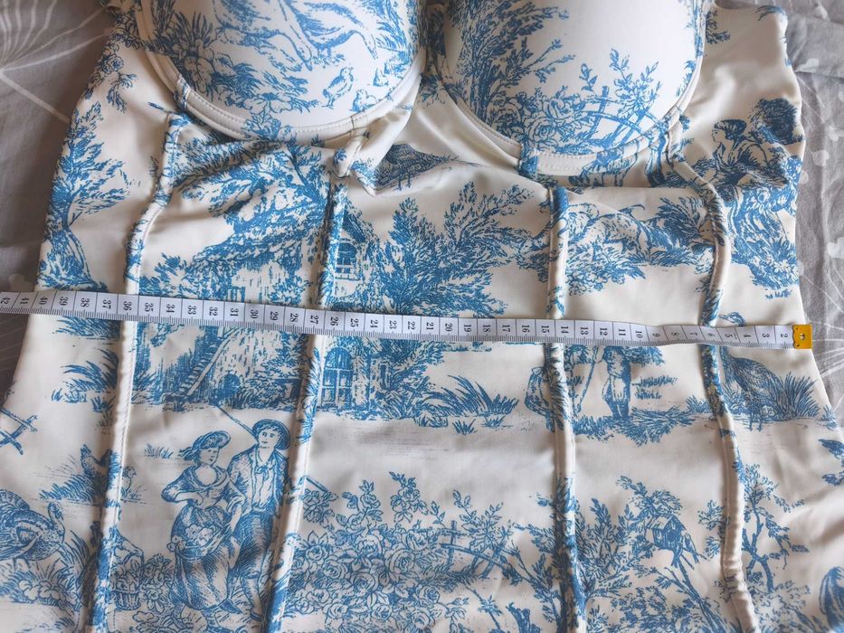 Бански хххл оформящ талията с твърди чашки