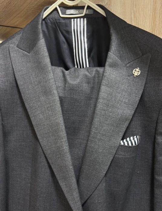 Costum elegant barbati