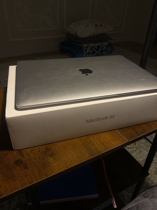 Продаю MacBook air 13