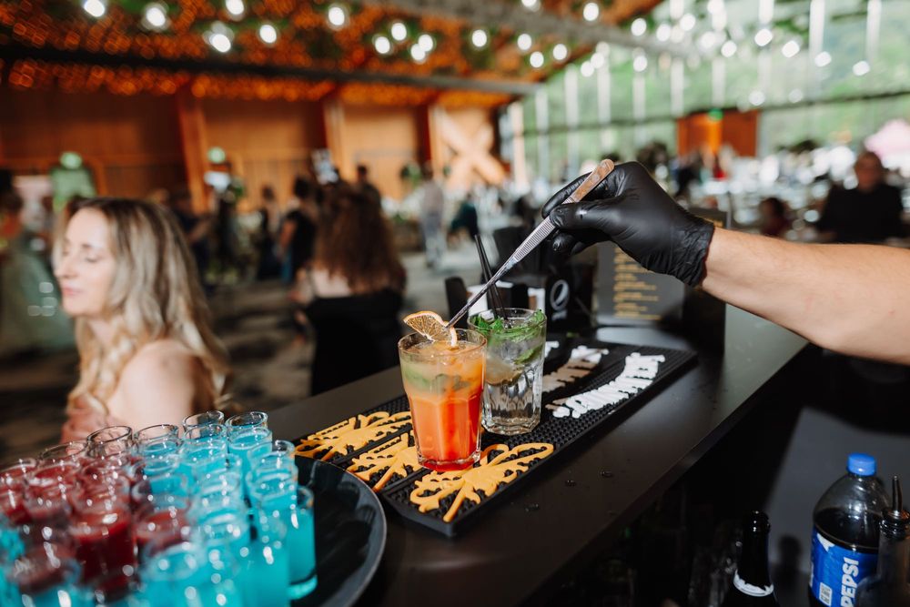 Prestăm servicii complete de Cocktail Bar mobil pentru evenimente