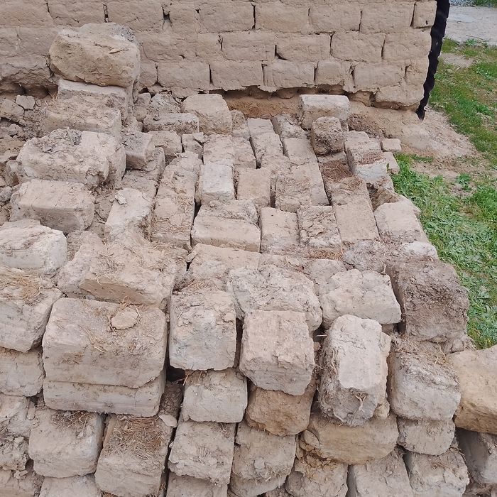 Кірпіштер тегін алып үлгеріңіздер