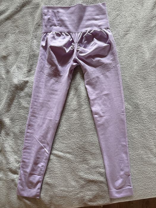 Дълъг лилав клин