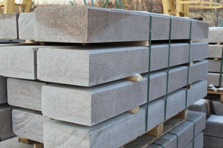 Бордюр гранитный