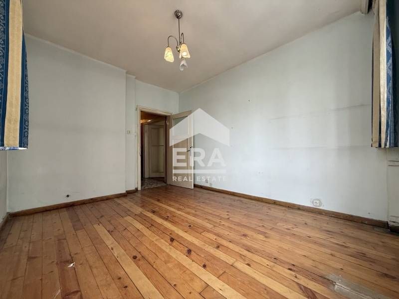 Апартамент за продажба до ул. Московска и катедрала „Свети Александър