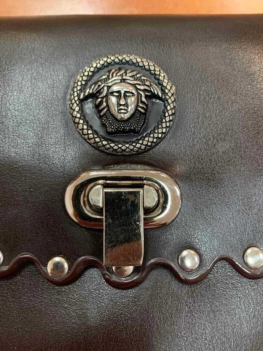 кожена чанта с капси