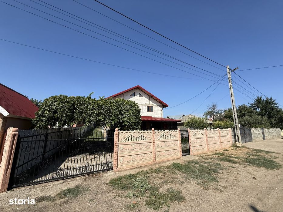 Casa 215mp, P+M, teren 2500mp, la strada, Dumesti