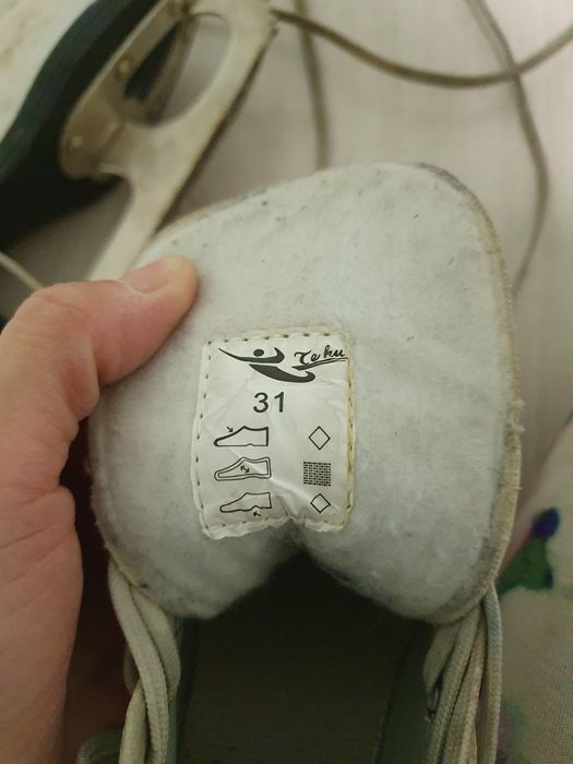 Продам коньки фигурные на девочку 2 пары