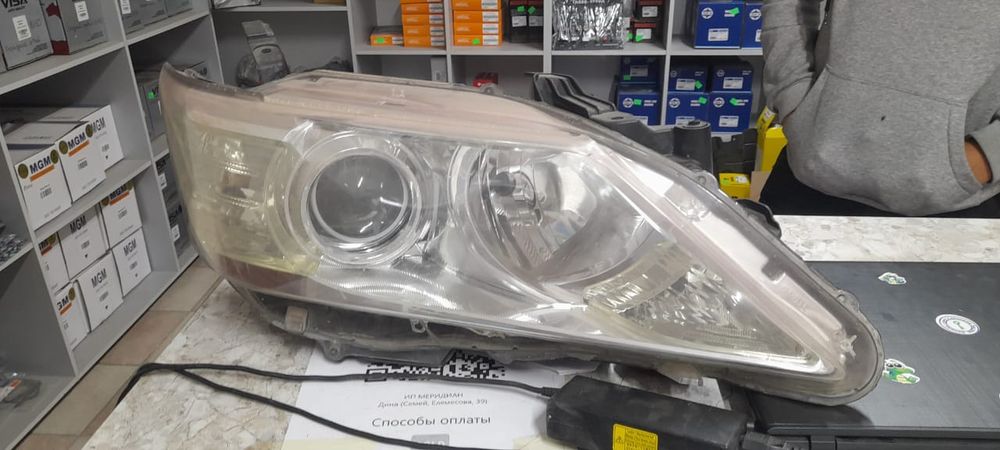 Продам фары тойота