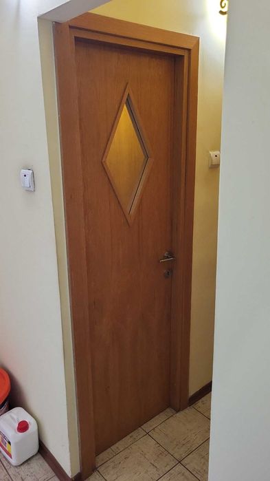 Se vând 6 uși + dresing