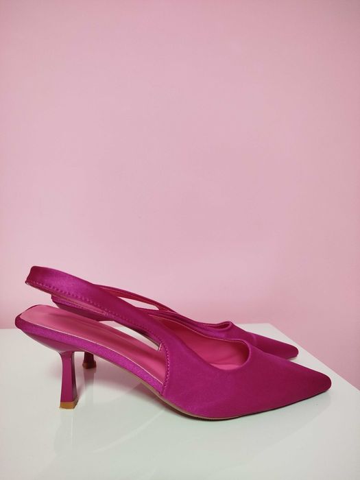 Чисто нови цикламени токчета