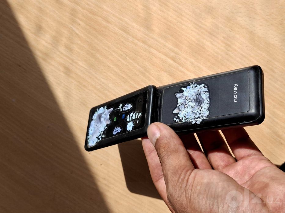 Novey flip dual sim ochilib yopiladi