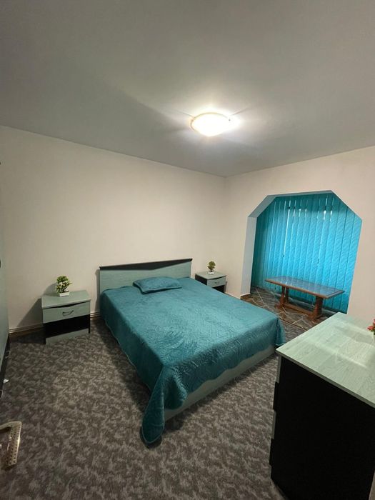 Inchiriez apartament 2 camere
Apartamentul este complet mobilat si utilat. 
Detine