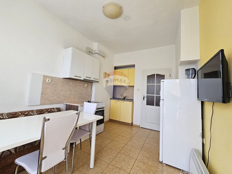 Дава се под наем Тристаен апартамент в Варна, Център - 75 кв.м за 550 € - Снимка #2