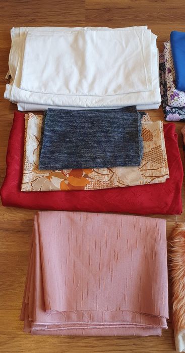 Разни платове,  парчета, ципове, копчета, дантела и недовършени карета