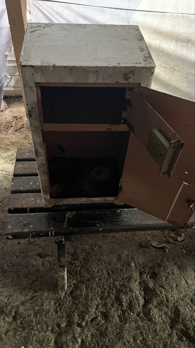 Сейф продам. Размер на фото.