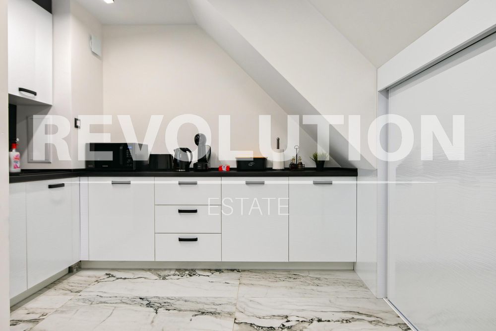 Дава се под наем Едностаен апартамент в София, Лозенец - 135 кв.м за 1890 € - Снимка #3