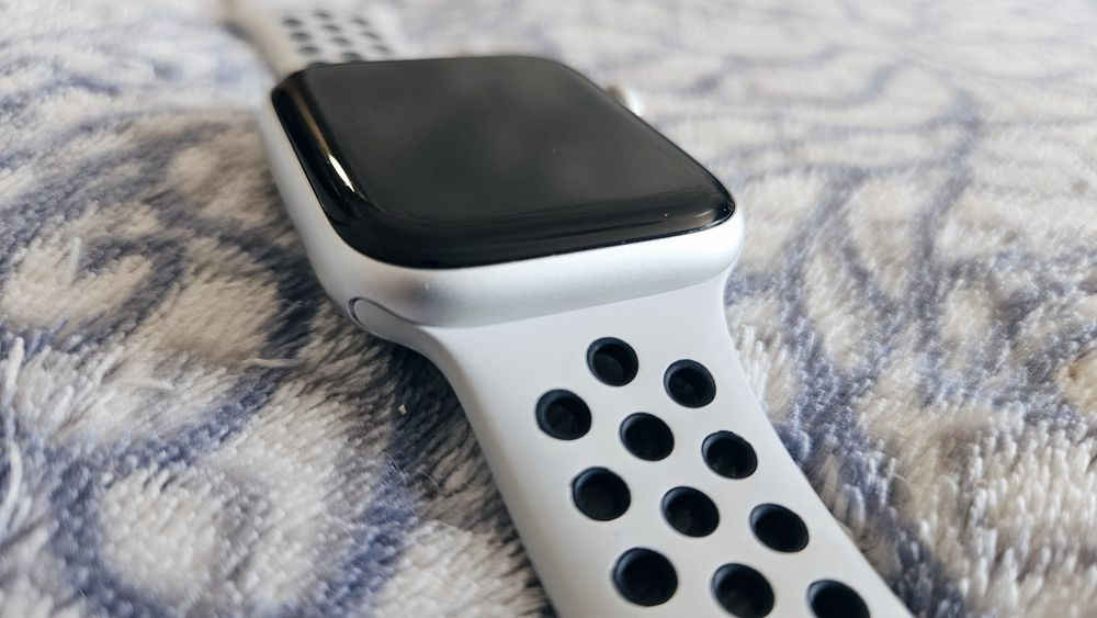 Продам Apple Watch Nike SE 44mm