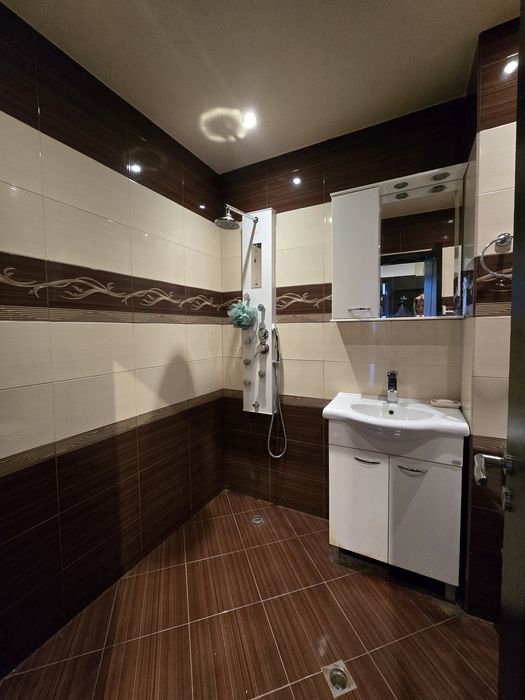 Дава се под наем Тристаен апартамент в София, Гоце Делчев - 115 кв.м за 997.05 € - Снимка #8