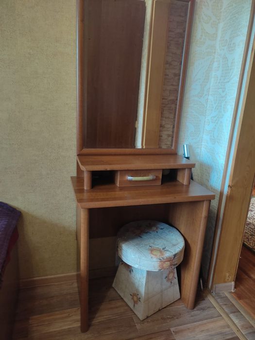 Продам шифонер и туалетный столик