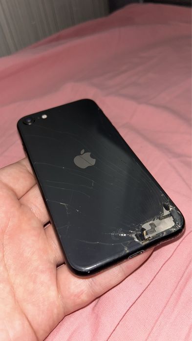 Продам айфон se2