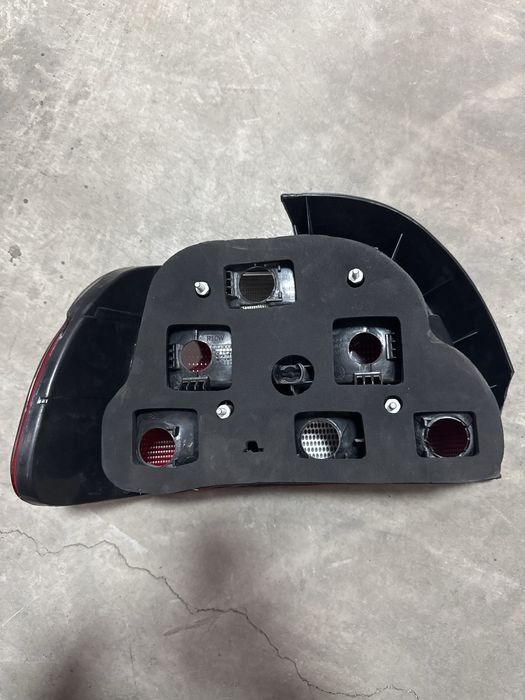 Задний правый фонарь Е39