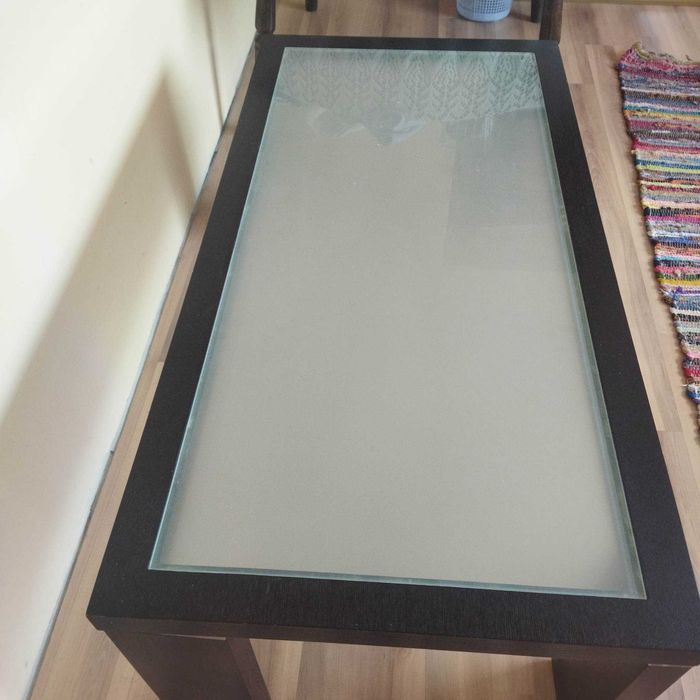 Продавам холна маса