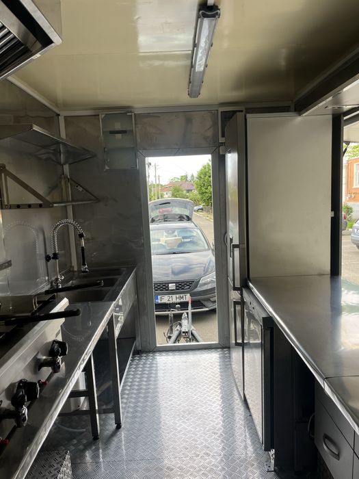 Rulota comerciala Fast Food / Food Truck de inchiriat
