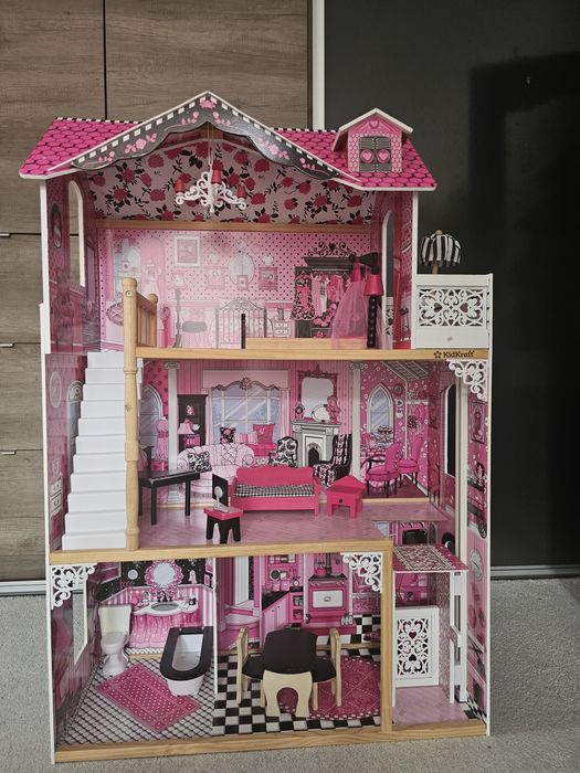 Vand casuta pentru papusi