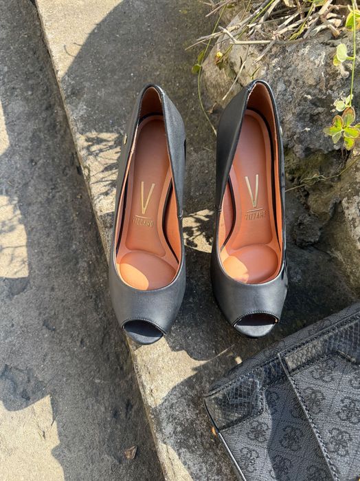 Дамски официални обувки и чанта GUESS