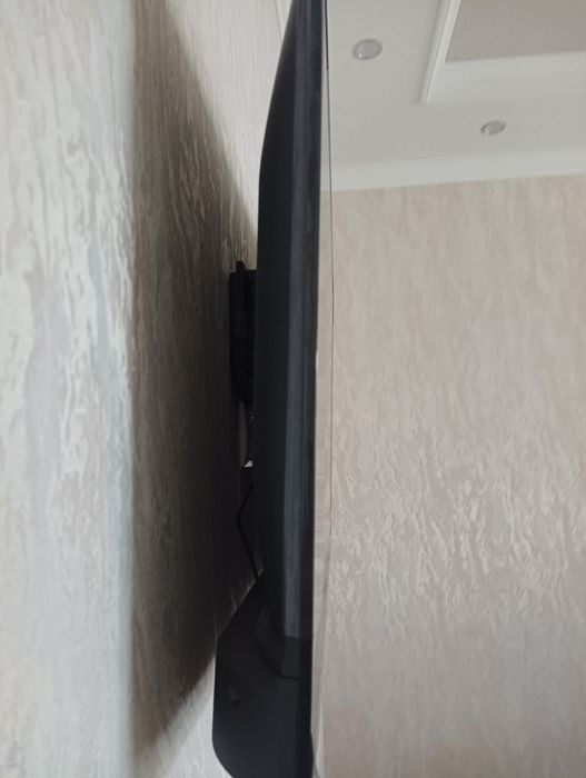 Срочно продаю телевизор 43 размер очень качественый читает интернет го