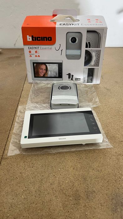 Videointerfon BTICINO Easykit Essential 7