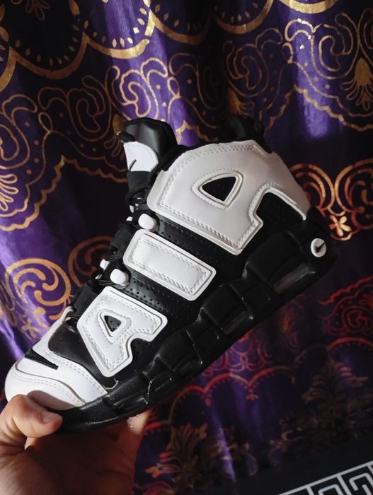 Vând Nike uptempo