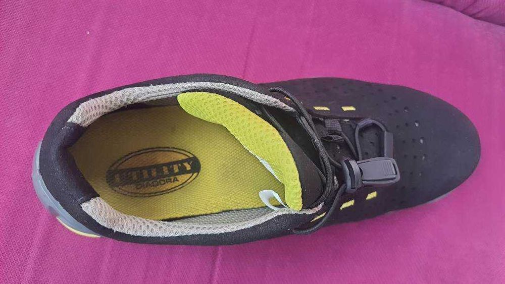 Pantofi UVEX S1 SRC ESD 8543.8 marime 44 -44,5 stare impecabila