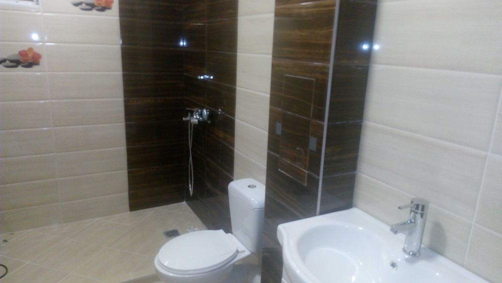 Обширен 100 кв.м. двустаен апартамент под наем в "Сухата река"