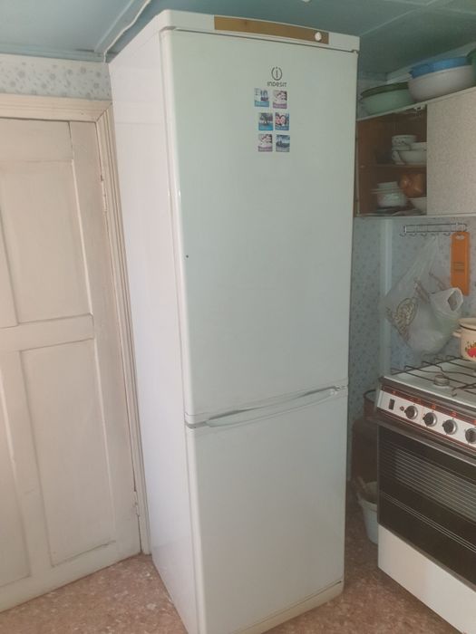 Продам холодильник