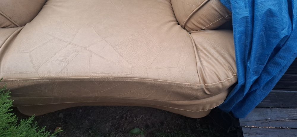 Продавам 2 броя кожени фотьойли