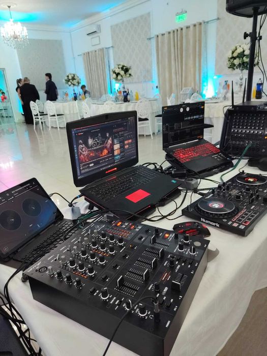 Numark Mixtrack Platinum FX