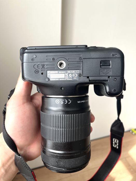 Canon 600d продам