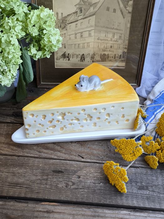 Керамична кутия във форма на сирене с мишка