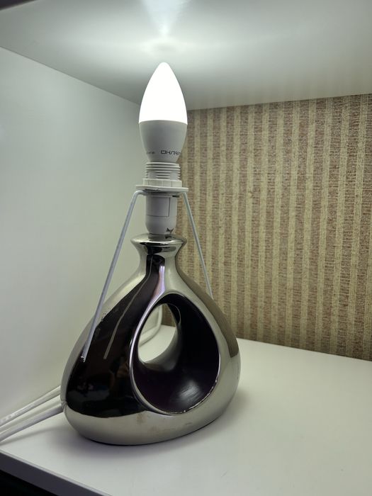 Продам настольную лампу