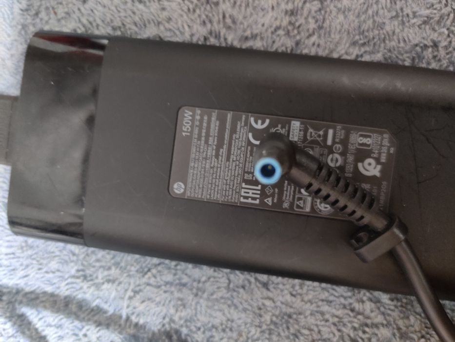 Incarcator Laptop  HP 917649 150W 
mufa Albastra