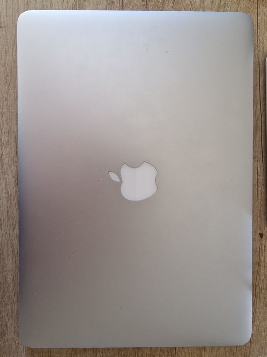 Macbook air 2017 I7, 8GB RAM, Time capsule 2 TB, Magic Mouse