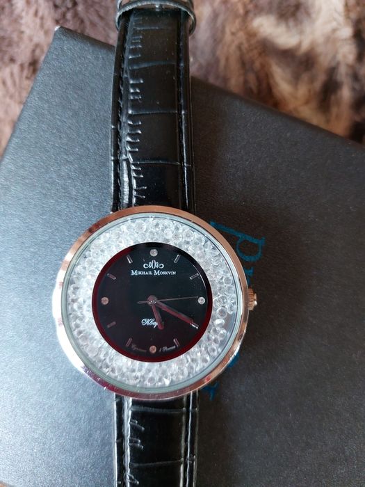 Продам женские часы