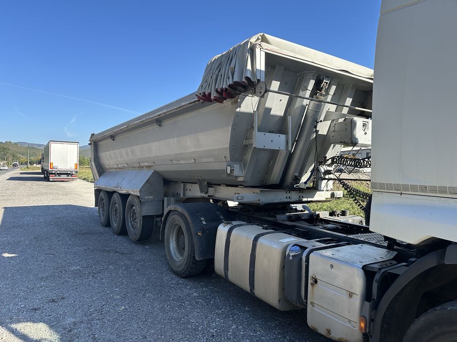 Semiremorca basculabila